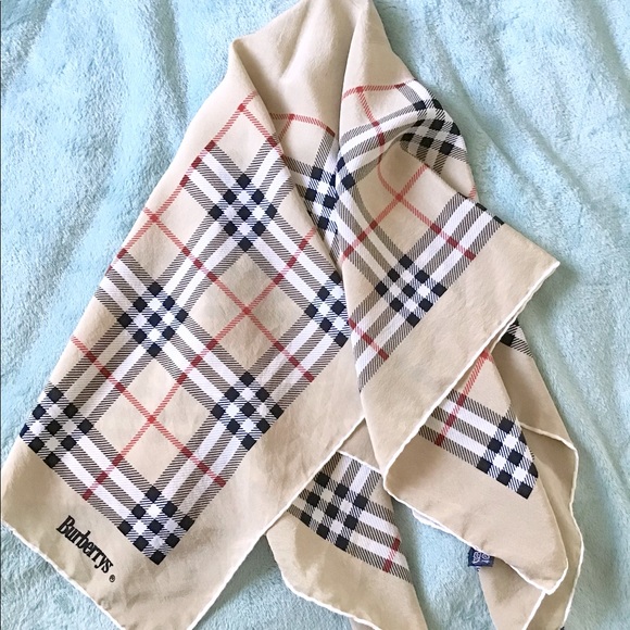 Burberry Accessories - Classic Burberry silk check square scarf